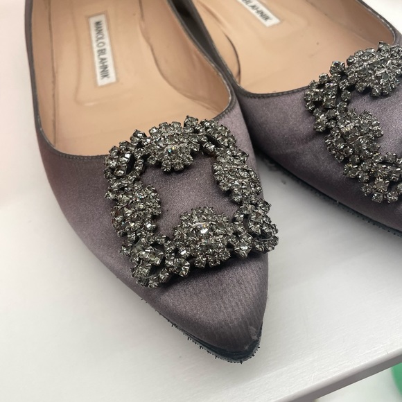 Hangisi Crystal Buckle Flat
MANOLO BLAHNIK - Picture 2 of 7